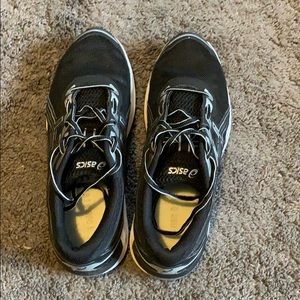 ASICS Black and White Running Shoe size 10